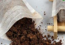 狗尿可否用作肥料？（了解狗尿的成分及利用方法，它可能会是一个意想不到的好帮手！）