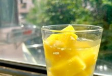 菠萝怎样浇水？（养护技巧一网打尽，浇水时间、量、方式，）