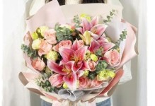 玫瑰不只是花，它代表的是……（玫瑰、代表、人、情感、美）