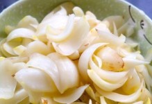 如何让马蹄莲夏季安全度过（关注马蹄莲生长环境，预防夏季病虫害）